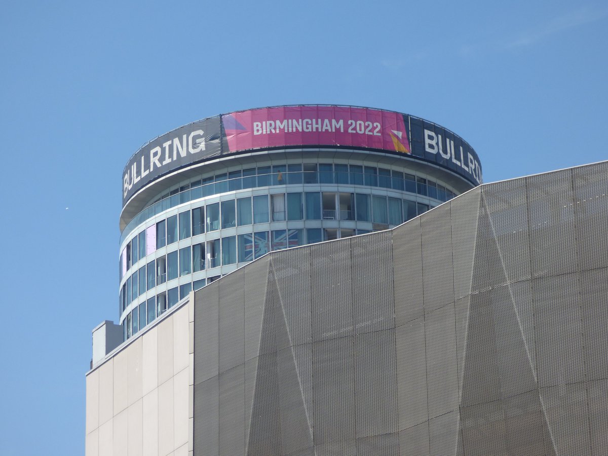ellrbrown's tweet photo. #Viewfrom103 #KeytotheCityBrum @103ColmoreRow
The Rotunda #CommonwealthGames.
#Birmingham2022 visible from the other side on Moor Street Queensway over #Primark. @BirminghamWeAre https://t.co/Rhftu4pNTw