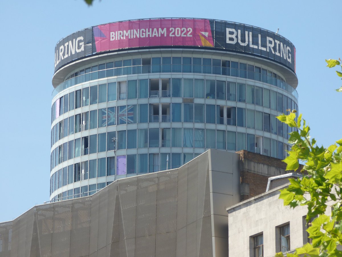 ellrbrown's tweet photo. #Viewfrom103 #KeytotheCityBrum @103ColmoreRow
The Rotunda #CommonwealthGames.
#Birmingham2022 visible from the other side on Moor Street Queensway over #Primark. @BirminghamWeAre https://t.co/Rhftu4pNTw