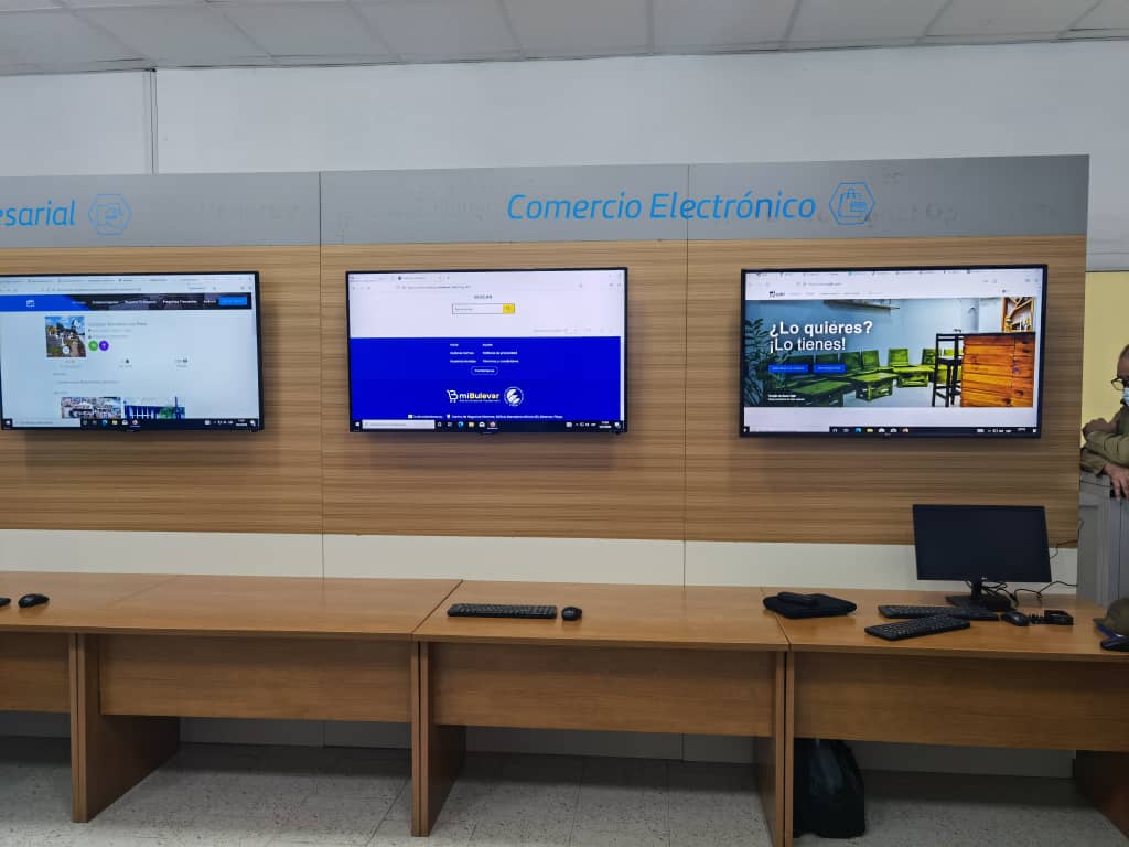 MayraArevich's tweet photo. Hoy participaremos en trabajo voluntario en La Timba, festejando el 51 Aniversario del SNTCIE y la jornada por el 26 de Julio. Los Comunicadores tenemos miles de razones y motivaciones para celebrar. #CubaInformatiza #CubaEsAmor #CubaPorLaPaz https://t.co/SRbvrt5JHb