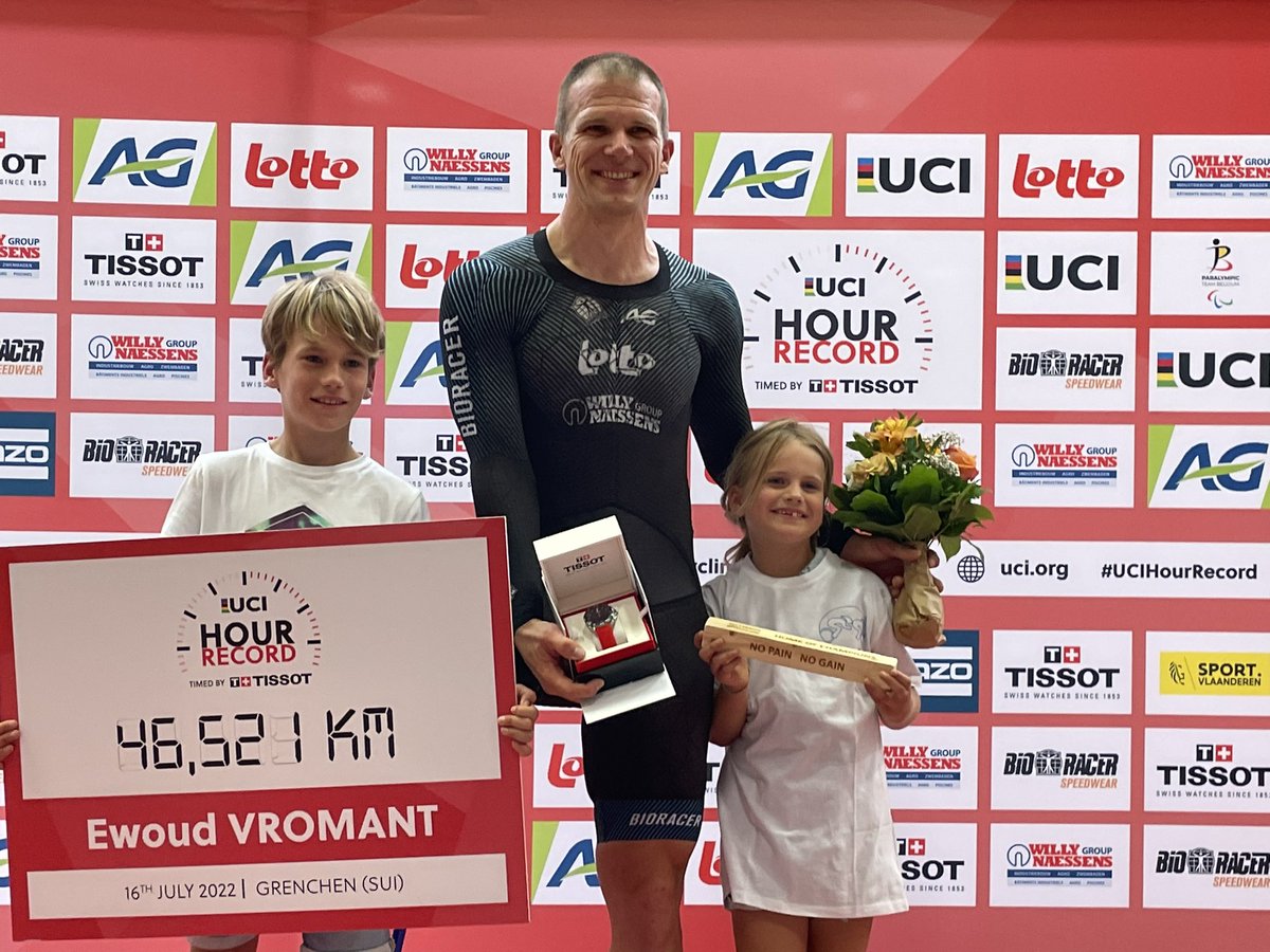 BEParalympics's tweet photo. Ewoud Vromant is the new #UCI #WorldHourRecord holder class MC2!✨⏱🚴‍♂️👏👍
Griet Hoet &amp; Anneleen Monsieur (WB) had to interrupt their attempt.  
Read about today's attempts:
https://t.co/UiRozsrqbS (NL) - https://t.co/YPULA899yZ (FR)
@GsportVl @sporza @UCI_paracycling 
📸BELGA https://t.co/VCitQoVNLj