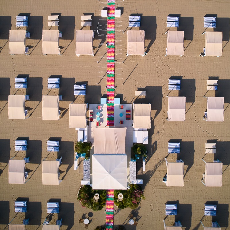MaisonValentino's tweet photo. In the seaside town of Forte dei Marmi, the Maison took friends of the house on an adventure for #ValentinoEscape​

Discover the collection at https://t.co/kk3c4061nb