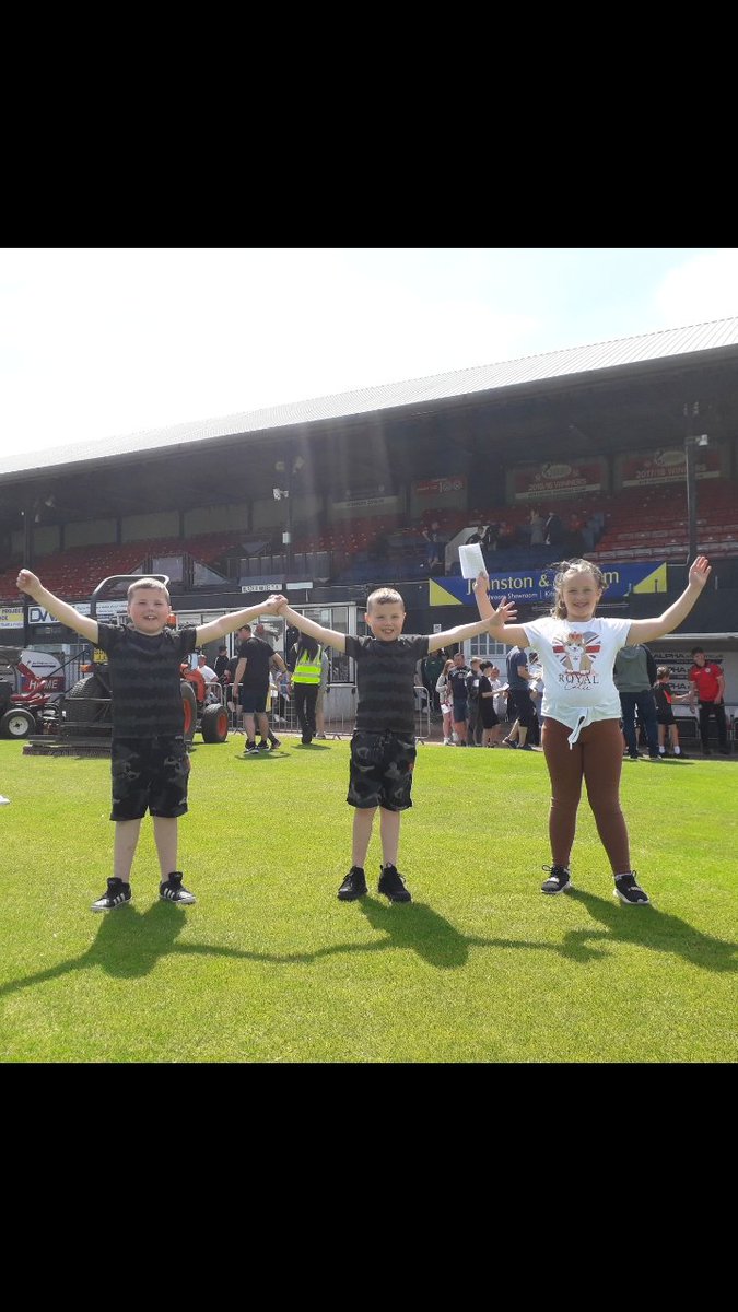 ScottT1910's tweet photo. Young people from Wallacetown took a visit to the Ayr United open day this afternoon, meeting the players and manager Lee Bullen. 🙂⚽️  #SASummer22 #WorkingforWallacetown #ThrivingCommunities @CLD_SAC @WallacetownH @AyrUnitedFC https://t.co/HPd4izlhjY