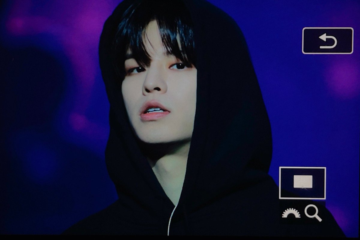 dudooo922's tweet photo. 무슨일이 일어나고 있나요.. https://t.co/0jY8cUTok2