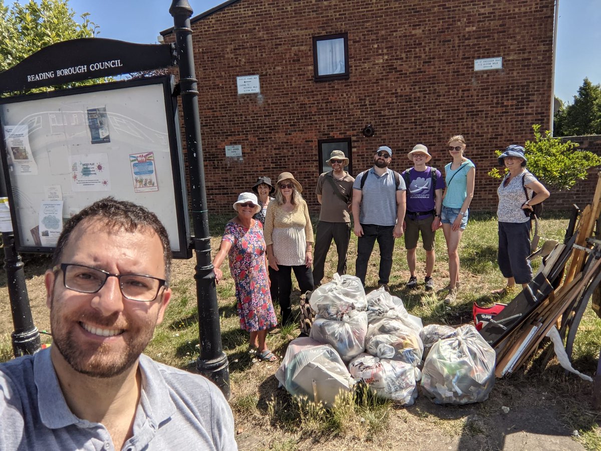 CavershamTidy's tweet image. Today we litter picked in Alston Walk, Charles Evans Way, Rothwell Walk and Dingley Dell. Definitely more litter than we wish, and lots of fly tipping! 
Why do we do this to our own roads? :-(
#keepCavershamTidy #trashTag