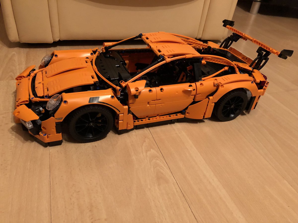Number9Villager's tweet photo. @itsjadeyanh The closest I’ll ever be to owning a Porsche https://t.co/qY7H6UinEh