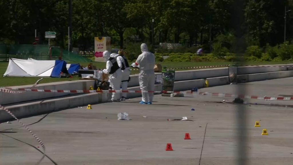 Angers: trois personnes tuées par arme blanche après une rixe, un suspect interpellé
bfmtv.com/police-justice…