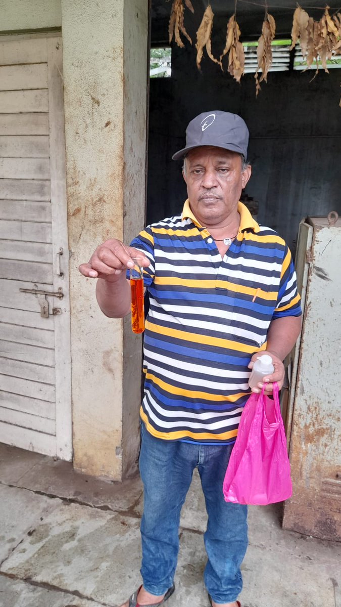 NavsariNp's tweet photo. નવસારી નગરપાલિકા વિસ્તારમાં પૂર અસરગ્રસ્ત વિસ્તારોમાં ક્લોરીન ટેબલેટનું વિતરણ, તેમજ પાણીના સેમ્પલ લેવાની કામગીરી નવસારી વિજલપોર નગરપાલિકા અને આરોગ્ય વિભાગની ટીમો દ્વારા કરવામાં આવી રહેલ છે. https://t.co/0LLC6REDsT