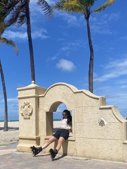 Buy some skates so we can skate together wtf https://t.co/zazDOXjY9G