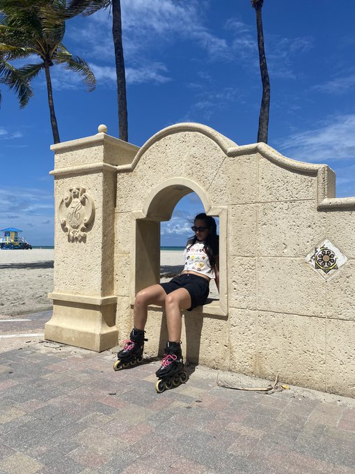 Buy some skates so we can skate together wtf https://t.co/zazDOXjY9G