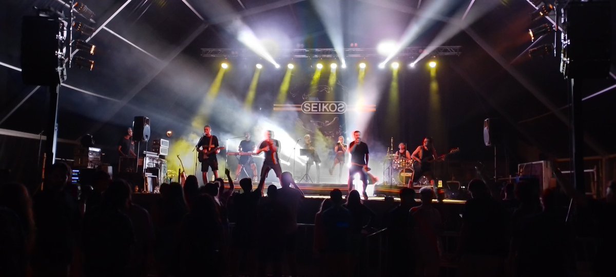 aclementegarcia's tweet photo. Ahir un altre concert espectacular de @seikos_official a la Riera de Gaià. Amb un poderós desplegament tècnic per a un fantàsic grup, insuficientment promocionat per cert. Felicitats artistes pel vostre directe i empenta. Sou molt especials!! https://t.co/bVRRk5rVlH