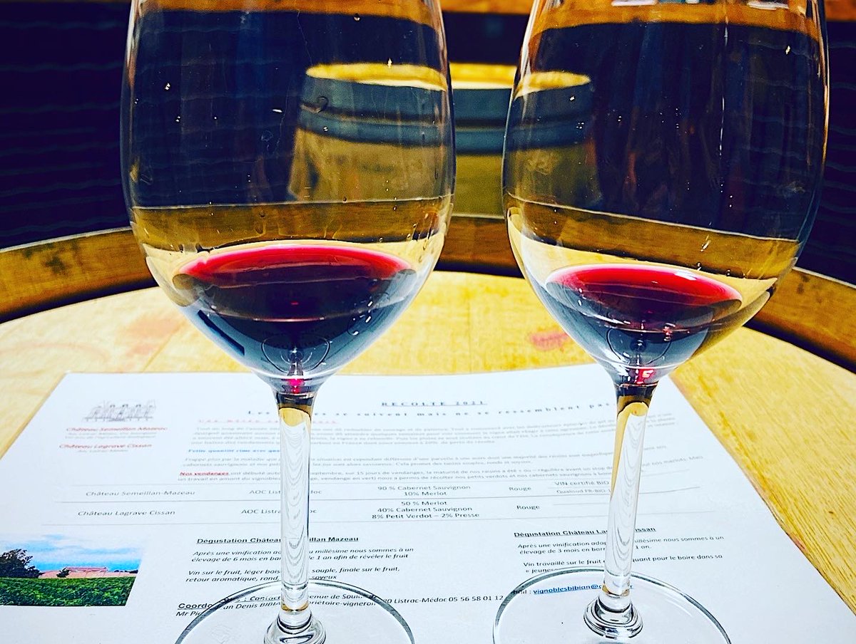 mpicco33's tweet photo. Délicieux partage avec ce propriétaire passionné et Morgane, au #chateausemeillanmazeau , avec visite du château et dégustation au milieu des barriques dans le magnifique chais. Pleine de beaux événements à venir en votre compagnie !!! 🍇🍷😋
#medoc #listrac #vinsdebordeaux https://t.co/zczLQjcgHZ