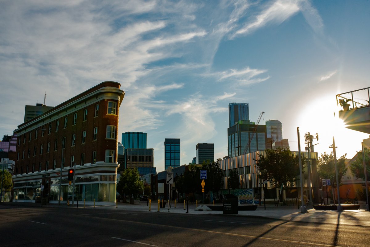 The Gibson Block on Thursday evening, Edmonton. 

#flatiron #exploreedmonton #edmontonphotography