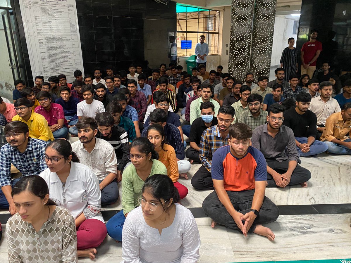 msagmcbhavnagar's tweet photo. 16 July
20 days after appeal

“When we lift our hands for prayer and worship,we spread the savory of positivity”
Thereby we held a Hanuman Chalisa Path to revoke the positivity in the current situation of tumult. We hope for the blessings of almighty.
#save_GMCB
#justice_for_GMCB https://t.co/Ue59JNdndt