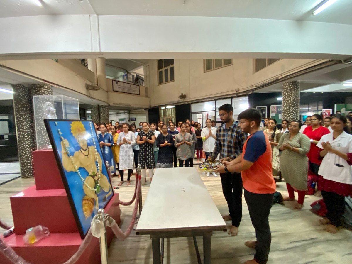 msagmcbhavnagar's tweet photo. 16 July
20 days after appeal

“When we lift our hands for prayer and worship,we spread the savory of positivity”
Thereby we held a Hanuman Chalisa Path to revoke the positivity in the current situation of tumult. We hope for the blessings of almighty.
#save_GMCB
#justice_for_GMCB https://t.co/Ue59JNdndt