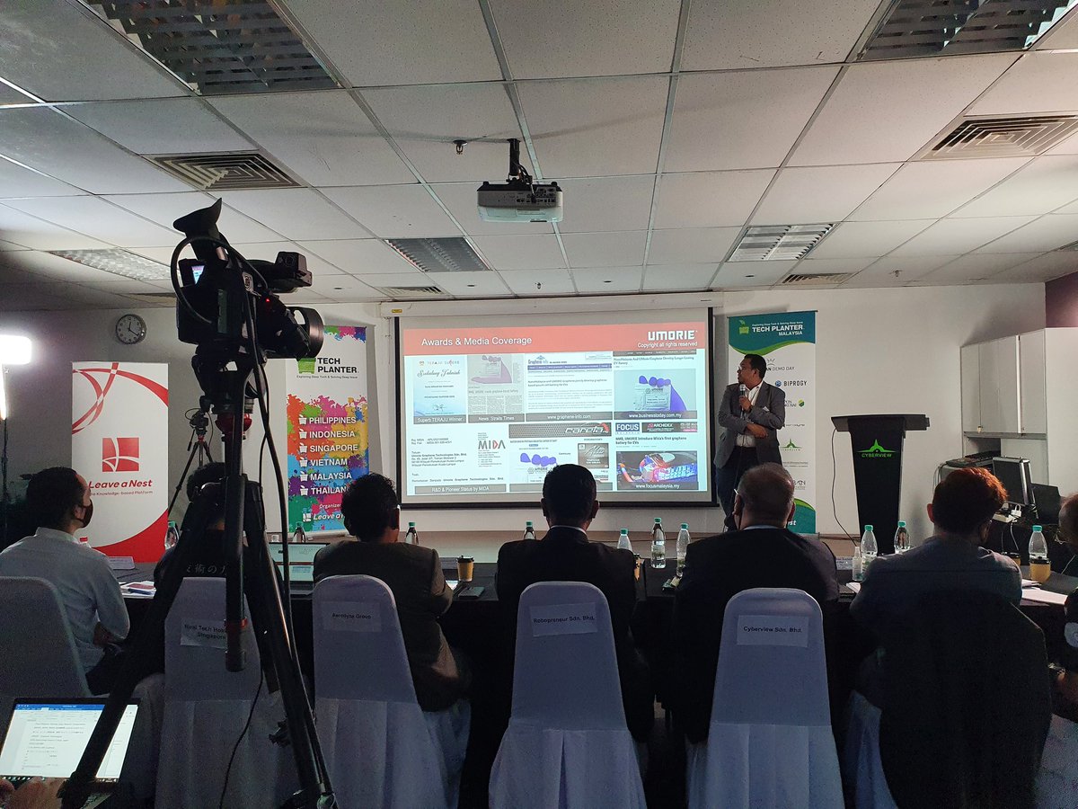 Biasanya kami diberi masa 3 minit untuk pitch. Kali ni kami semua diberi masa 7 minit dan kami dalam kategori Deep Tech. Deep Tech merujuk kepada syarikat Startup yang model perniagaannya berdasarkan inovasi teknologi tinggi dalam kejuruteraan atau kemajuan saintifik yang ketara.