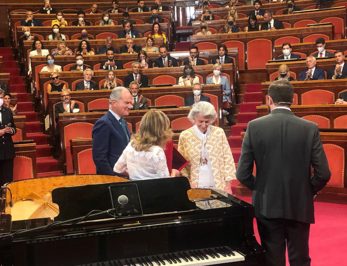 MassaroPiet's tweet photo. Oggi presso l’Aula di #PalazzoMadama, nell’ambito di #SenatoeCultura con una delegazione di #ForzaItaliaRoma abbiamo assistito alla premiazione delle #eccellenzeitaliane da parte del Presidente del Senato #Casellati.
Viva il #MadeinItaly, viva l’#Italia nel mondo! https://t.co/ETA4M9xzbT