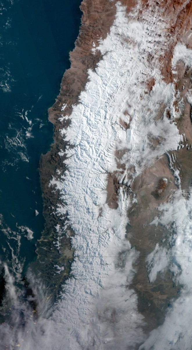 RedGeoChile's tweet photo. HERMOSA 😍❄️ Así amaneció el Norte Chico y la Zona Central luego de las intensas nevadas de los últimos días 🤩

@NOAASatellites https://t.co/EaBYfwiM3I