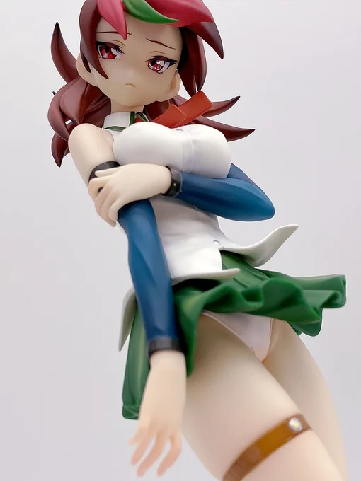 勇者王ガオガイガーのキャラデザを担当したときは
子供向けアニメのキャラデザをエロゲ原画の人に任せるとか
正気か…健全な少年の性癖を歪める気か!?ってなりましたね。

おっと脱線。
特徴的な横顔も上手に立体で再現されおります。
中々のクオリティです! 