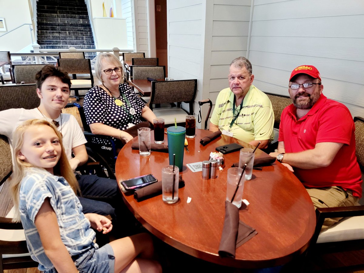 logans_heroes's tweet photo. Family Reunion #StrongerThanJA https://t.co/t7FUSl8MCO