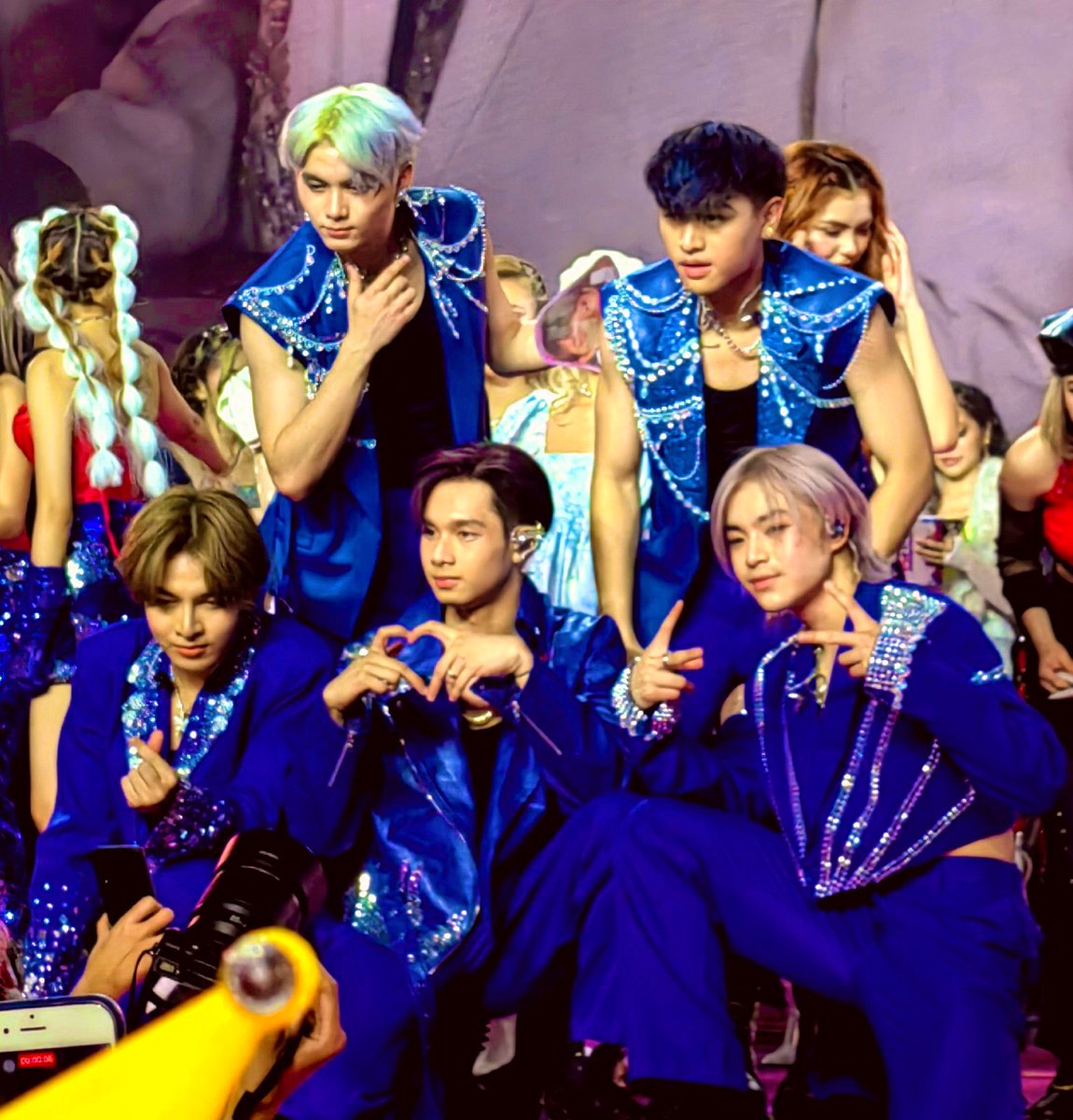 vxonc13's tweet photo. Ctto!
I love you ma boys!!! Vxon foreverr https://t.co/OeJxrpOB8X