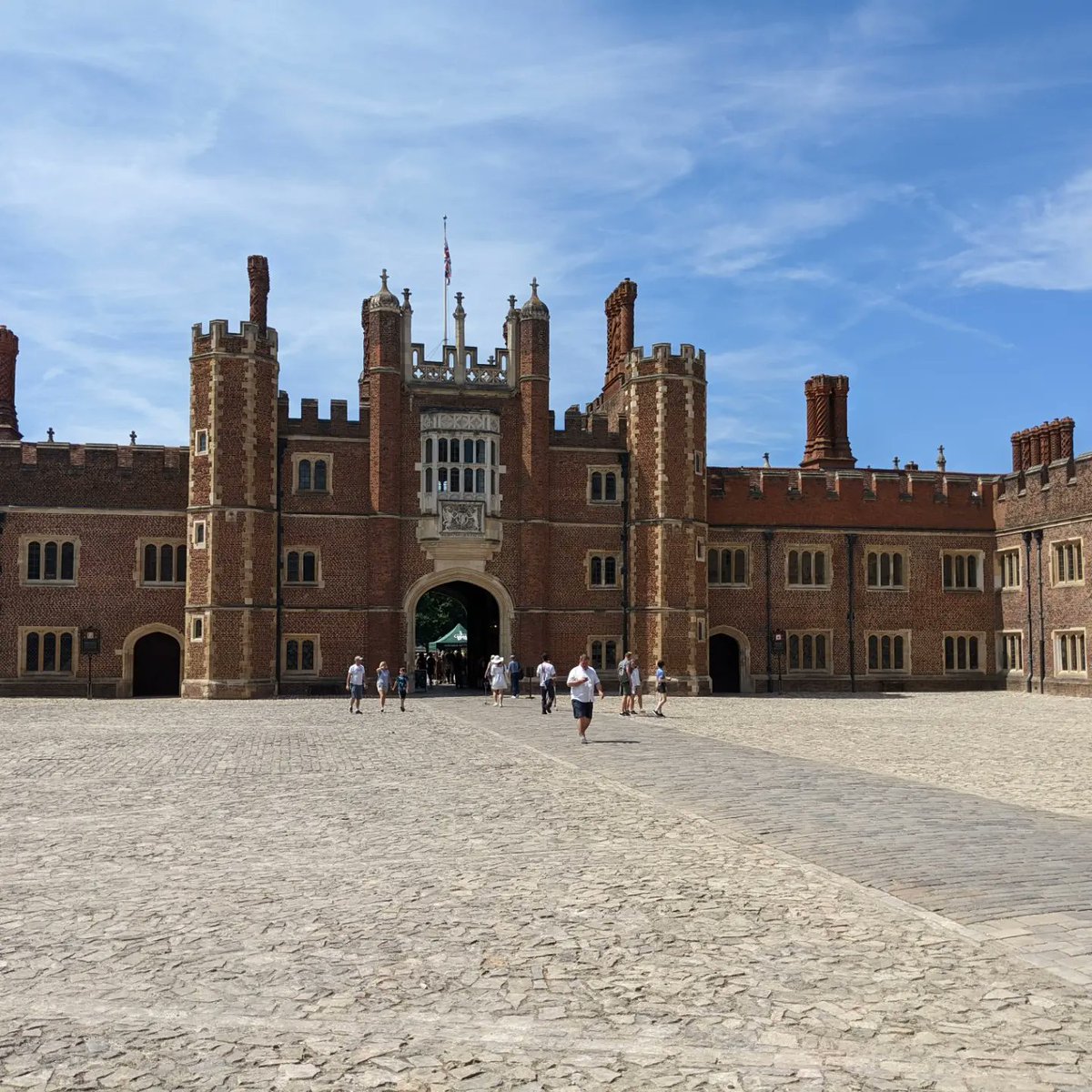 KMAHumanities's tweet photo. What do history teachers get up to during their summer holidays? Visiting royal palaces of course! 

Mr Holmes had a great afternoon at Hampton Court Palace @HRP_palaces Fantastic setting steeped in history.  #KMAHumsSummerTour https://t.co/TZMTkHmkWm
