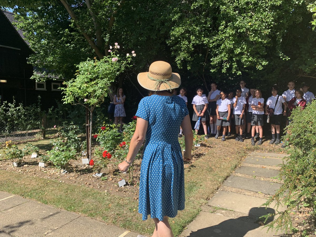 MissWilson95's tweet photo. Year 5 had a fantastic morning yesterday consolidate their learning surrounding Judaism despite the heat 🔥Welwyn Garden Hebrew Congregation we’re extremely friendly and incredibly informative. https://t.co/aVEB6THwPc