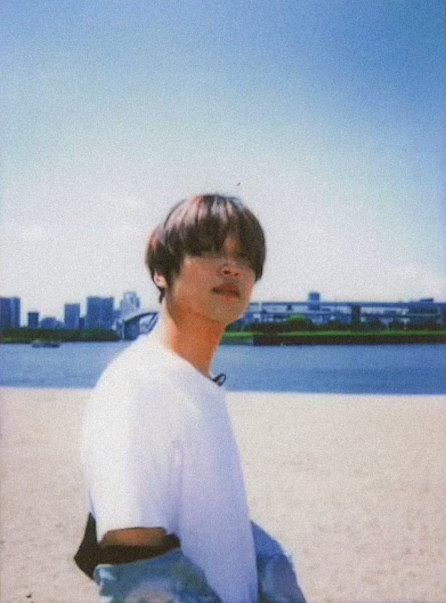 lhcdaily's tweet photo. fullsun + mark and yuta on polaroid ☀️ https://t.co/j0jkuj7Uy6