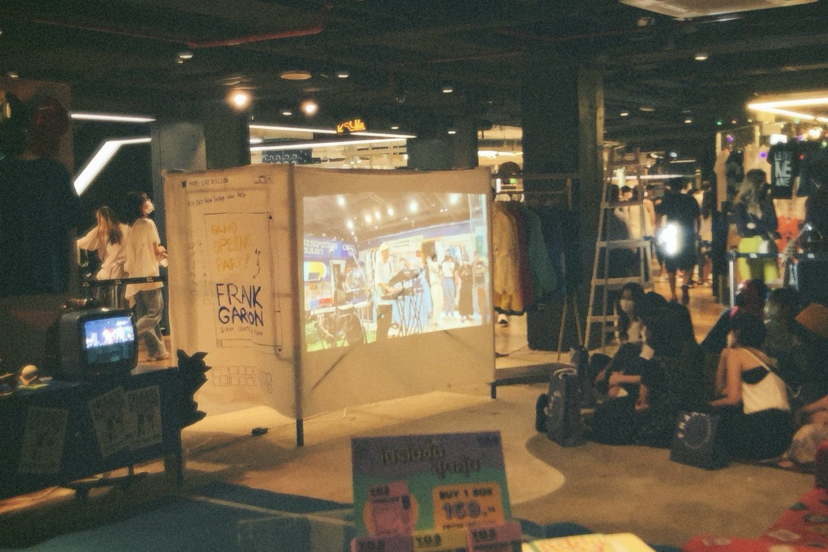 nothingxox_'s tweet photo. มาดู hybs ไม่เจอ hybs แต่เจอเจนนิด https://t.co/bHgwXPTqOn
