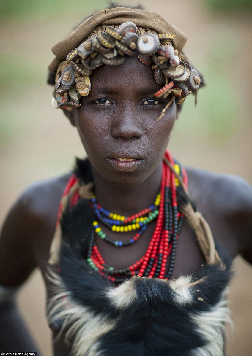 afriexapp's tweet photo. You say “useless,” they say FASHION
This tribe in Ethiopia makes use of the things the rest of the world think of as ‘useless’ to adorn themselves in the most beautiful way you can think of.
They are called the Dassanech tribe of southern Ethiopia.
#unlockborderlessflex https://t.co/3cfZWxkBEJ