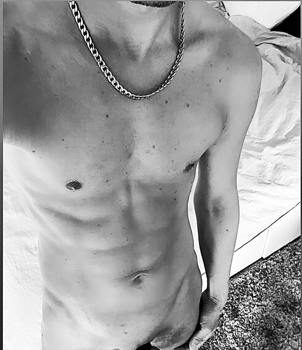 bst_stdlr's tweet photo. ✌🏼#weekend #gay #gaynrw #naked #blackandwhite #gayboy https://t.co/BGiR05M3wS