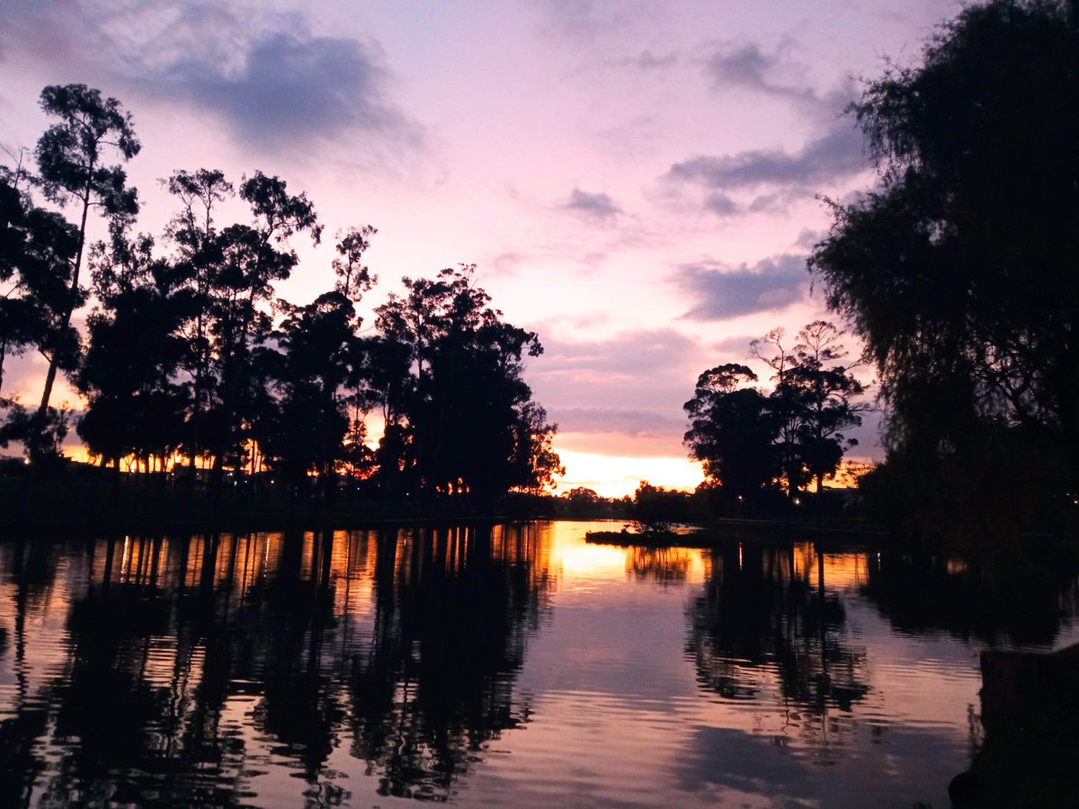 avimont's tweet photo. #Atardecer desde el #ParqueTimiza en #Bogota #Colombia
Fotografía: @daniel1nico
#Sunset #Sky https://t.co/Bod7KnKZ30