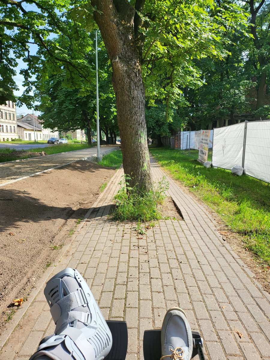 Solīju, ka publicēšu invalīda piedzīvojumus Rīgas infrastruktūras "odziņas"
Šis varētu būt roadmap <a href="/RigasDome/">Rīga</a> @pilsetacilvekiem plāniem
Ļaunākie ienaidnieki 👨‍🦽 ir:
✔️Bedres
✔️Apmales
✔️Sliekšņi
✔️Slīpums
✔️Tuneļi 
✔️Akmeņi
✔️Durvis ar atsperi

Zemāk sērija ar odziņām⏬