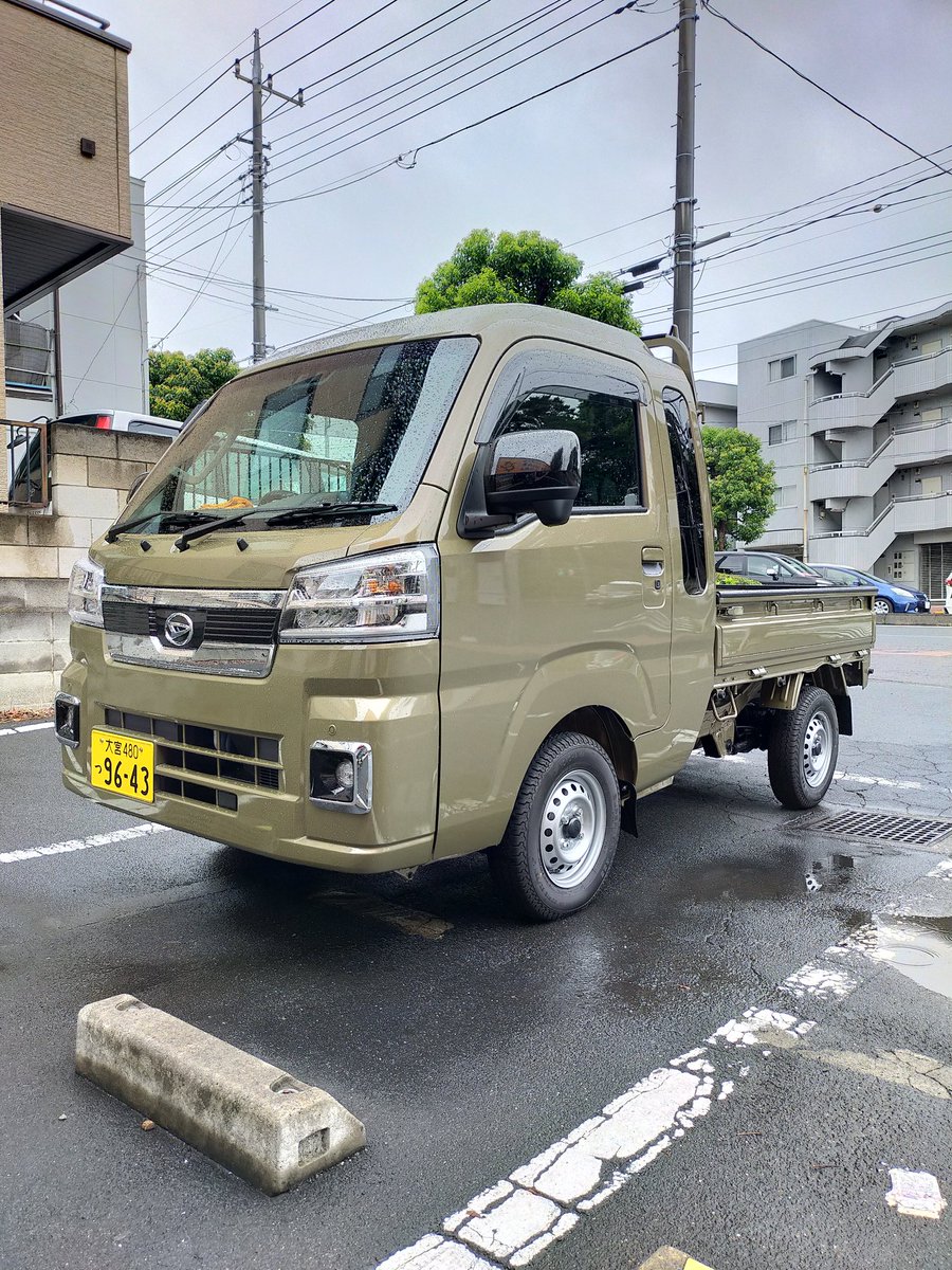 WildduckMotors's tweet photo. #ダイハツ #ハイゼット #ジャンボ #エクストラ #軽トラック #新車 #新型
本日、新型ハイゼットジャンボエクストラ 半年待ちでやっと納車されました〜これからはこいつでお客様に���車しますよ〜🚚 https://t.co/2SokGrol4K