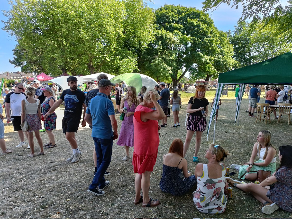Ketteringarts's tweet photo. Enjoying the sun in Rockingham rd Pleasure Park. Stalls, food, ice cream, live music until 4pm
#thisiskettering #ketteringartscentre #lical #community https://t.co/MQQ3jaDO2a