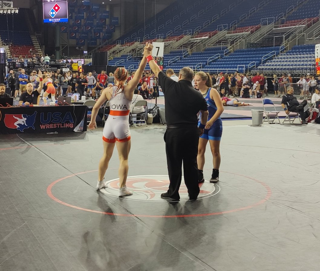 Haylee with a 1st round win!