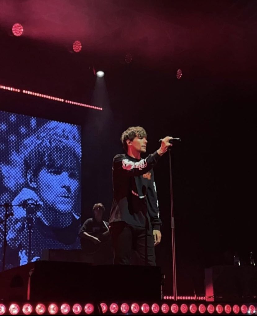 LouisT91Updates's tweet photo. Louis on state tonight

#LouisTomlinsonWorldTour2022 #LTWTManila IG || e11ejo https://t.co/h6qT7jAAIM