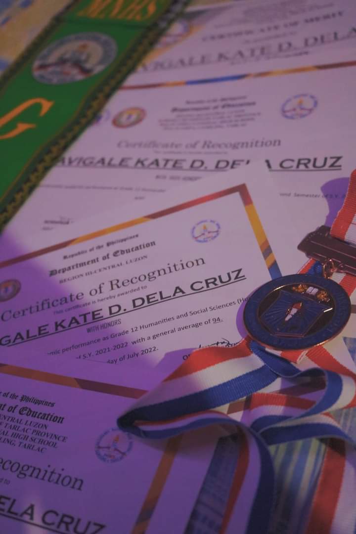 dat_chiKEN's tweet photo. "Let your dreams be bigger than your fears, your actions louder than your words, and your faith stronger than your feelings.✨"

Sa Diyos lahat ng papuri't pasasalamat!☝️

Dela Cruz, Avigale Kate DC.
Humanities and Social Sciences (HUMSS)
With Honor
Graduating Class of 2022 https://t.co/9dkTjUbiTi