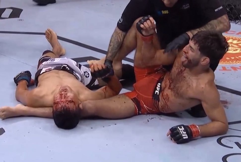 UFC_Obsessed's tweet image. Holy shit