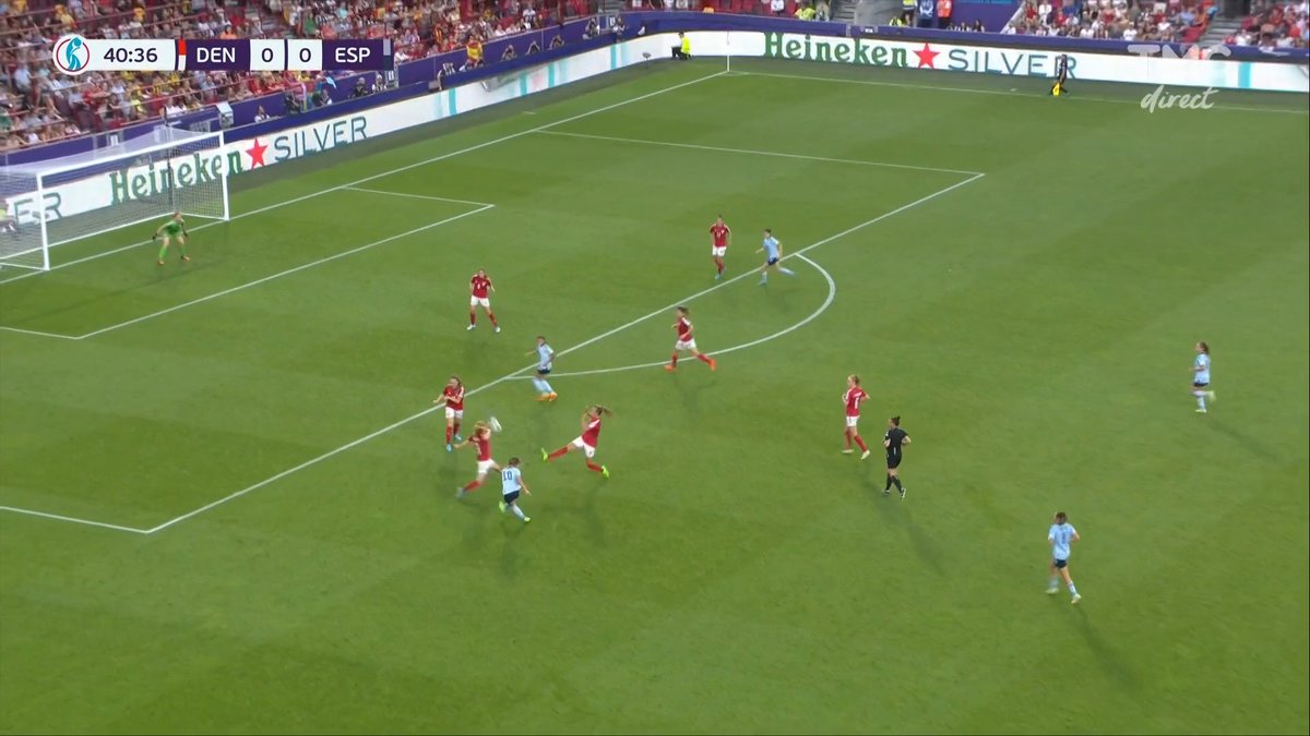 TMCtv's tweet photo. ⏱40' 

🇩🇰 Danemark - Espagne 🇪🇸 #DANESP

Del Castillo tente sa chance de loin, mais le ballon est capté sans problème par Christensen.

➡️ Le match, commenté par @JulienMaynard et @SabDelannoy à suivre en direct ici : https://t.co/Zzt73yeCIv https://t.co/FKkIg0b7ZY