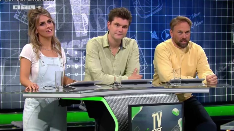 IamIllgner's tweet image. Die Gesichter während Pooth's Erzählungen sind auch goldwert. #TVTest