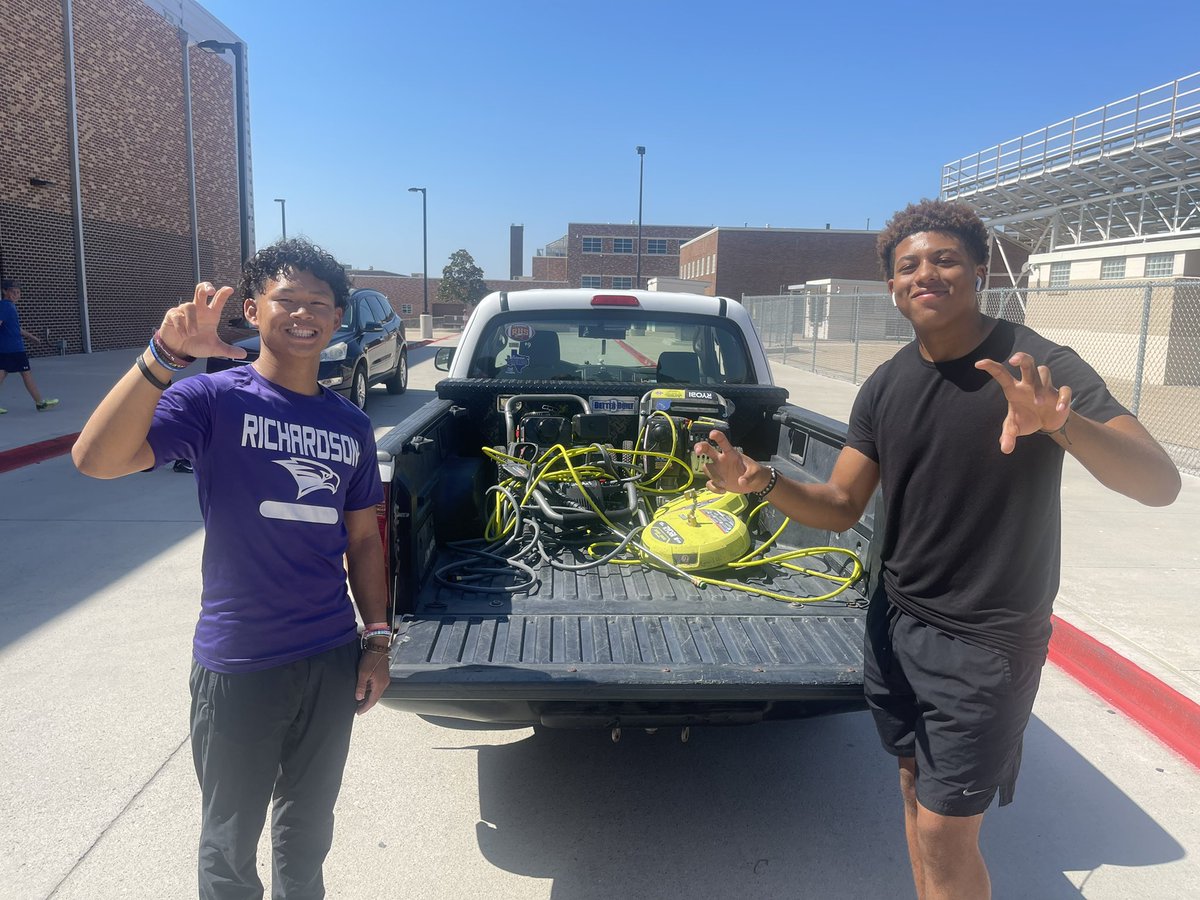 CoachPels's tweet photo. Go support “The Best” power-washing crew this side of the Mississippi River! @brianbui23 #StayPurple https://t.co/ZyEPwnZJdW