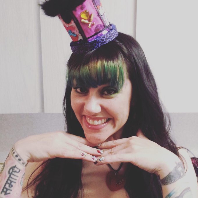 In honor of Daff&rsquo;s bday tomorrow, I&rsquo;ll be sharing an unreleased interview Marti &amp; I did w/ her in 2020  If<a href="/tag/iscreamday"class="tags"><span>#iscreamday</span></a><a href="/tag/daffanatics"class="tags"><span>#daffanatics</span></a>