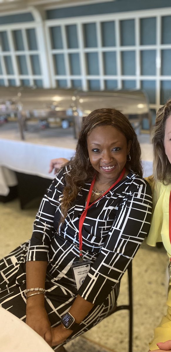 MoneyTalkMel's tweet photo. When your bestie hates all 20 selfies we took, but yours were 🔥 Enjoy a pic of me and Angelique’s shoulder 😂🤣 at the #NJFW Hats and Horses event 😅 https://t.co/7xWhHV5whG