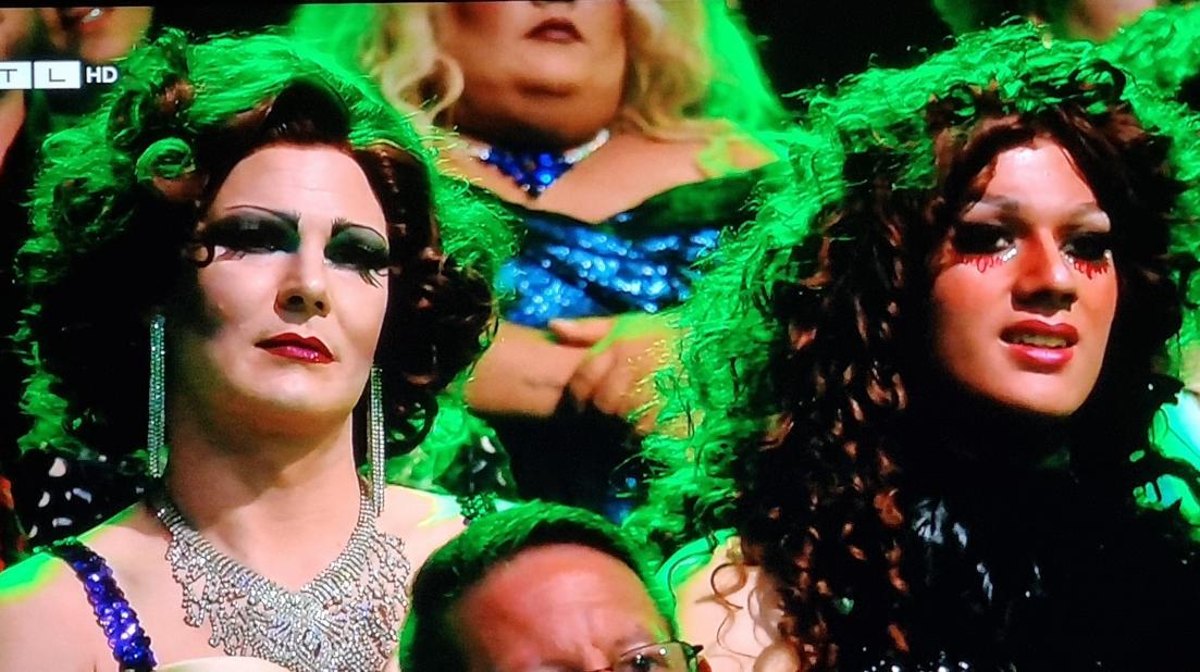 HamburgMablo's tweet image. Zwei Verona Feldbusch-Bohlen von Pooth
-Doubles im Publikum vom #TVTest 
Nur die Stimmen sind drei Oktaven tiefer...