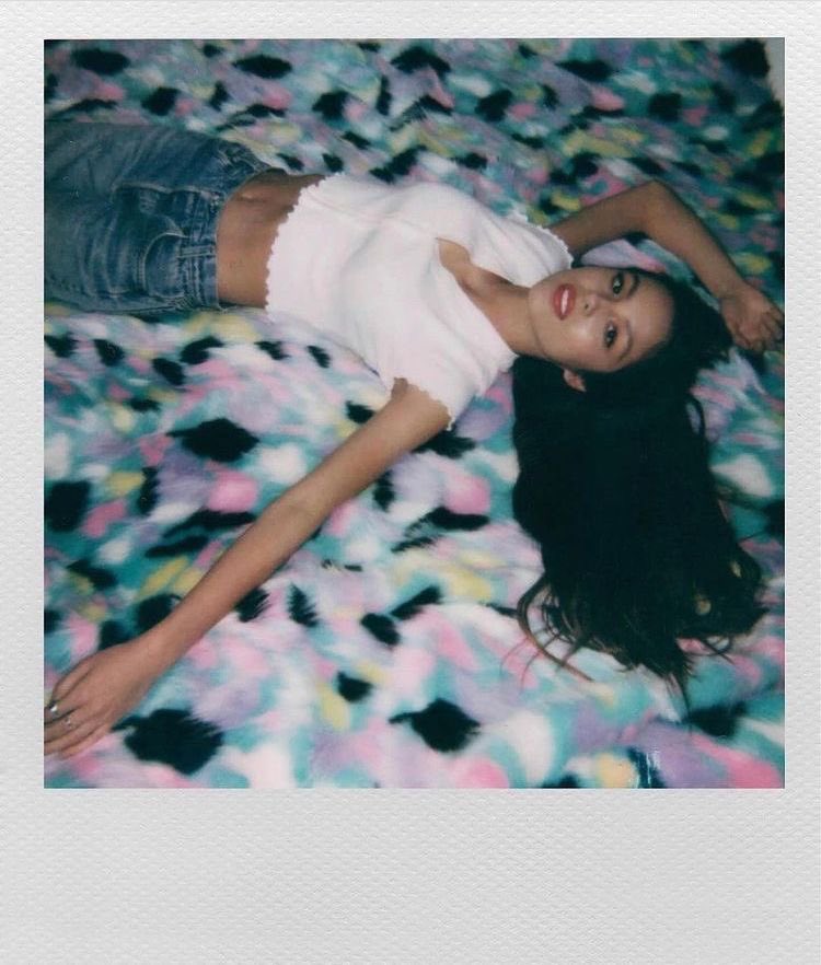 isabqrnes's tweet image. polaroids from the arcade ft. me on the floor and rue not being able to sit properly