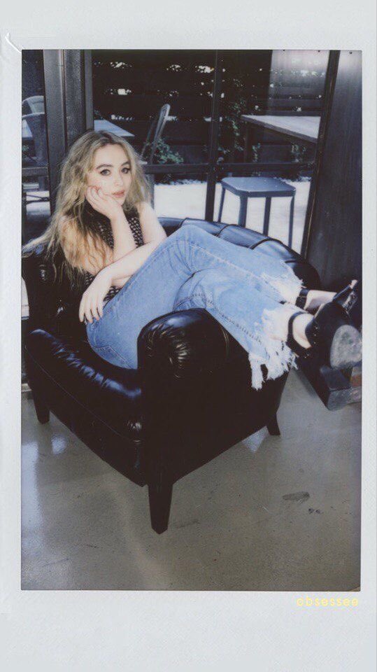 isabqrnes's tweet image. polaroids from the arcade ft. me on the floor and rue not being able to sit properly