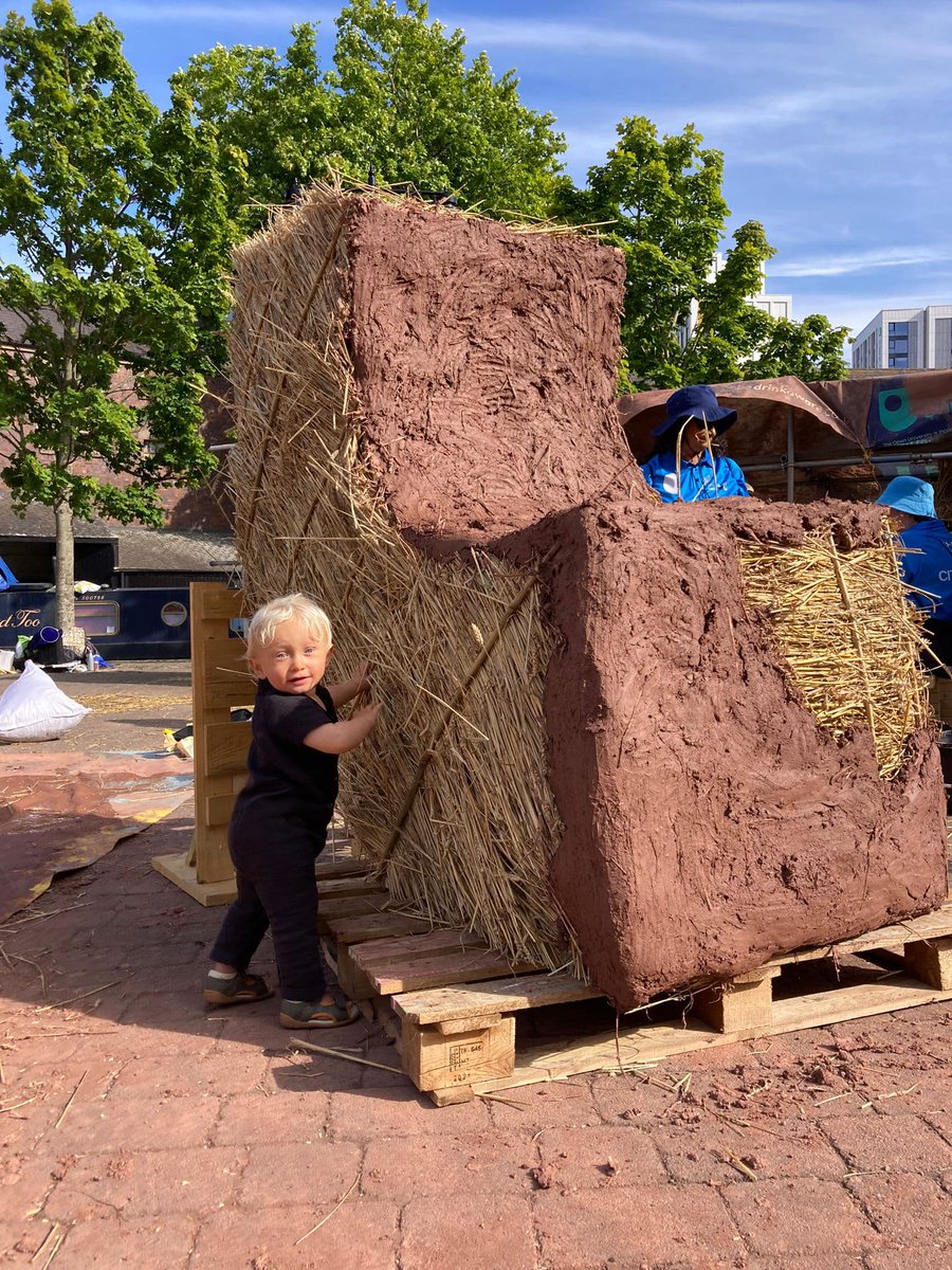 DAY FIVE / Hand Earth Gesture Return
Only one day left of Hand Earth Gesture Return at Coventry Canal Basin, and a big thank you to everyone involved! Open 12 - 8 pm tomorrow, don’t miss the finale performance at 4 - 5 pm.
#HandEarthGestureReturn #HEGR
