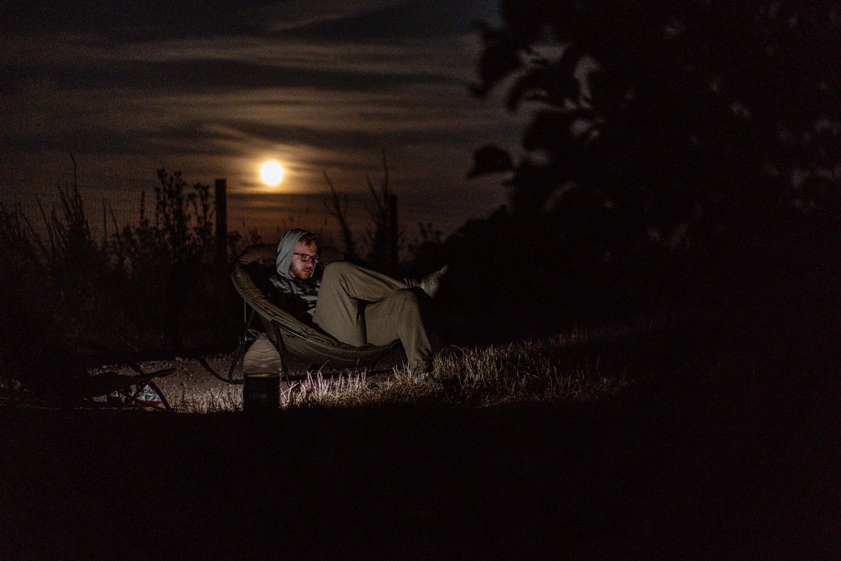 carpinterest's tweet photo. Moonchair under the full moon 😍🎣 new vblog recorded and out soon!!!!!! https://t.co/Wn8mCBw4ol