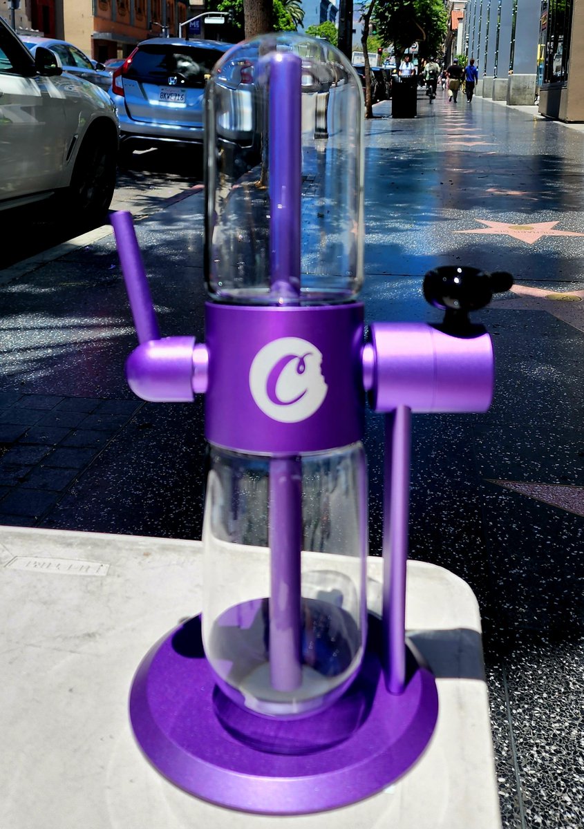 hollywoodglass1's tweet photo. Pop up is open today. Pull up for cool sh*t... like this gravity hookah. 💨💨 #HollywoodGlassAndMore #GravityHookah #BongsForSale https://t.co/nU7KLRK6if