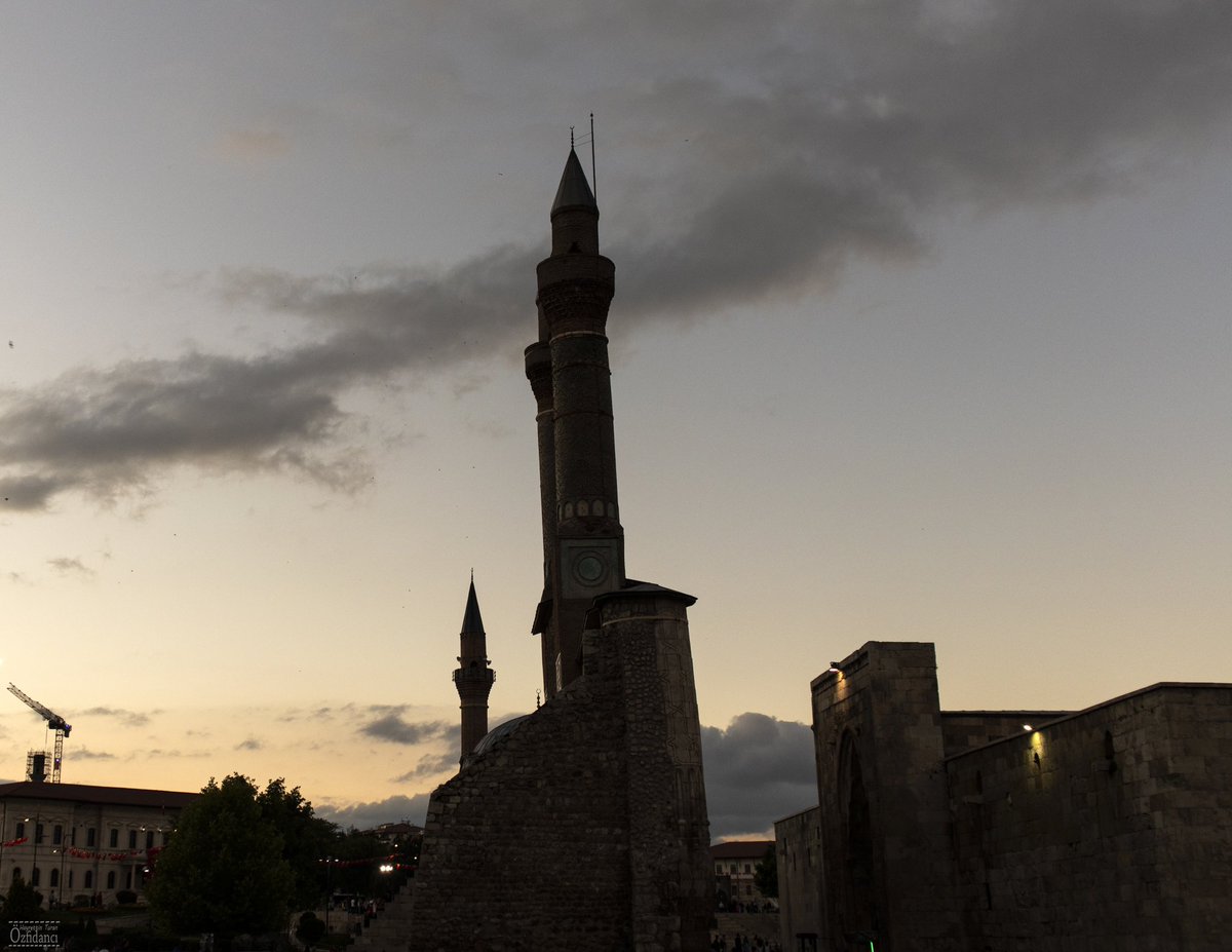 Hayrettin Turan Özfidancı (@hyrtrn58) on Twitter photo Akşam olur karanlığa kalırsın.
Sivas/Temmuz 2022
©Hayrettin Turan Özfidancı
<a href="/sivas/">siva</a> @sivasfotograf <a href="/NatGeoPhotos/">Nat Geo Photography</a> <a href="/sunset/">Sunset</a> <a href="/photo/">Michael O’Donnell</a> Akşam olur karanlığa kalırsın.
Sivas/Temmuz 2022
©Hayrettin Turan Özfidancı
<a href="/sivas/">siva</a> @sivasfotograf <a href="/NatGeoPhotos/">Nat Geo Photography</a> <a href="/sunset/">Sunset</a> <a href="/photo/">Michael O’Donnell</a>